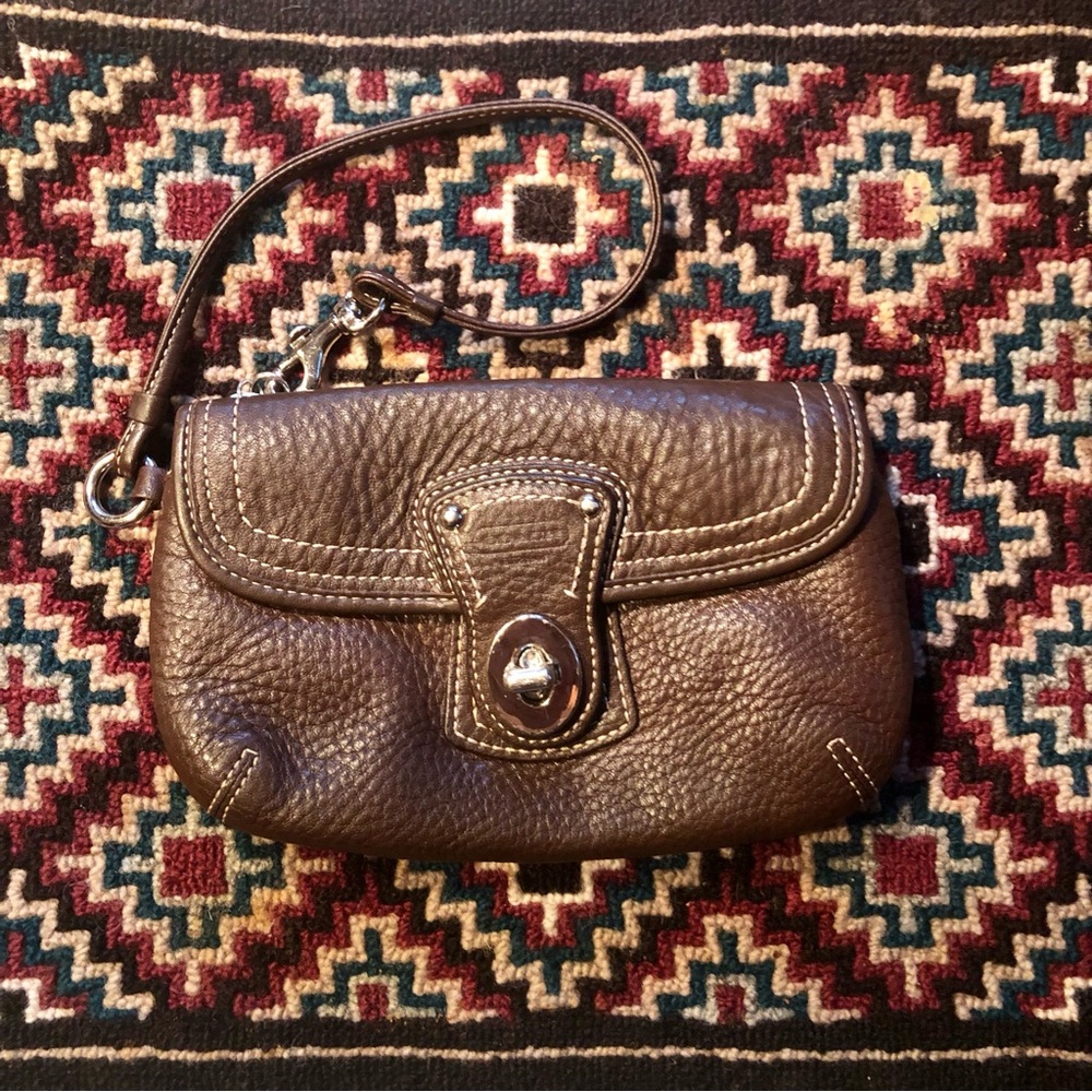 ❌SOLD❌Coach Legacy Leather Turnlock Wristlet